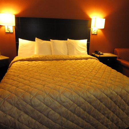 Red Carpet Inn And Suites Monmouth Junction Quarto foto